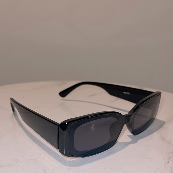 Accessories - BLACK SUNGLASSES TRENDY 90’s VIBE